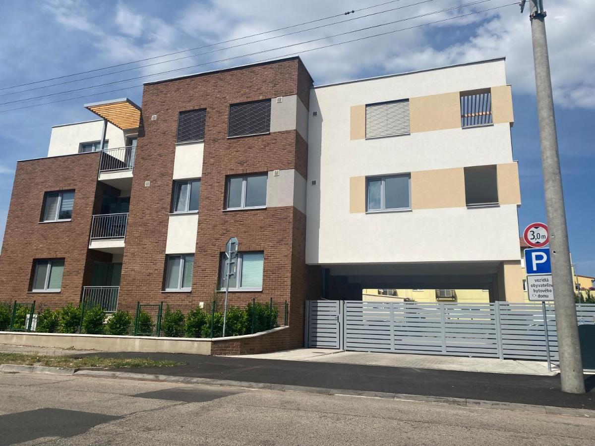 Maja Apartman Dunajská Streda المظهر الخارجي الصورة